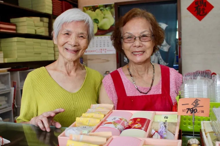 The charming and youthful (octagenarian) Zhou sisters at Mingyue Hall desserts in Taipei, Taiwan.