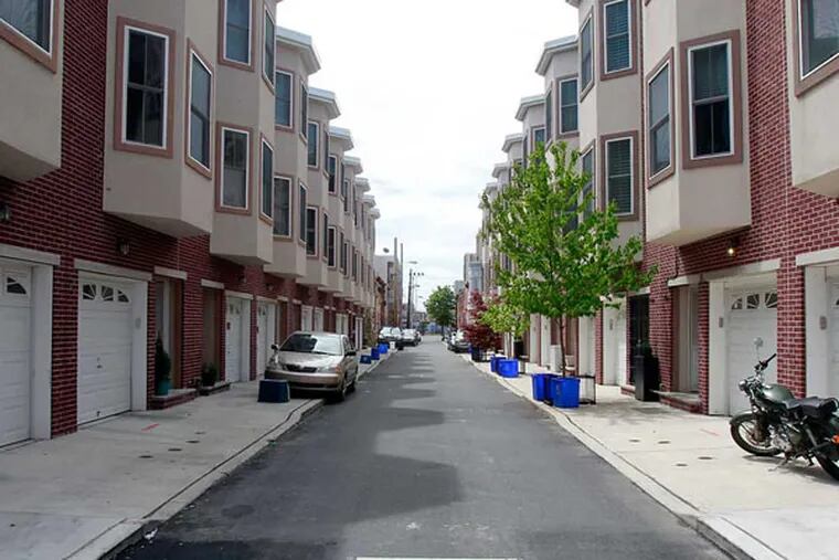 Garage-fronted rowhouses make streets less pedestrian-friendly and less safe. (AKIRA SUWA)