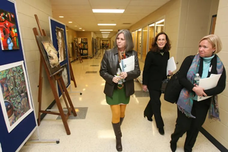 School district makes a pitch to real estate agents