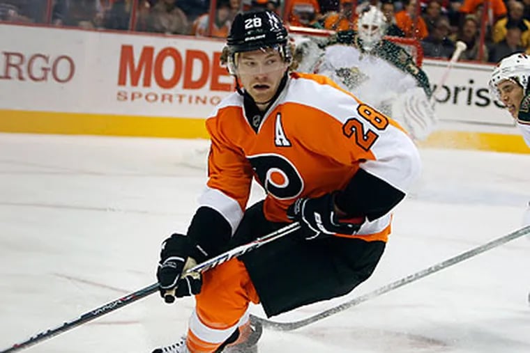 Claude Giroux has just one goal in the last 14 games. (Ron Cortes/Staff file photo)