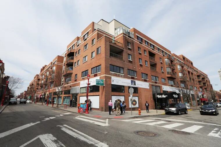 South Street in Philly is going in two different directions