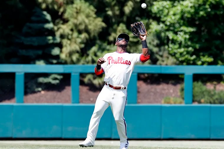 Phillies center fielder Odubel Herrera makes a catch against the Los Angeles Dodgers on Sunday.