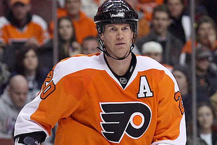 Chris Pronger was hurt in Thursday's win over the Islanders. (Yong Kim/Staff file photo)