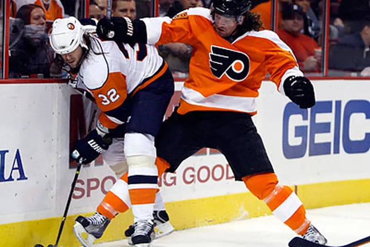 Scott Hartnell and the Flyers snapped a five-game losing streak with a win over the Flyers at the Wachovia Center. (Matt Slocum/AP)