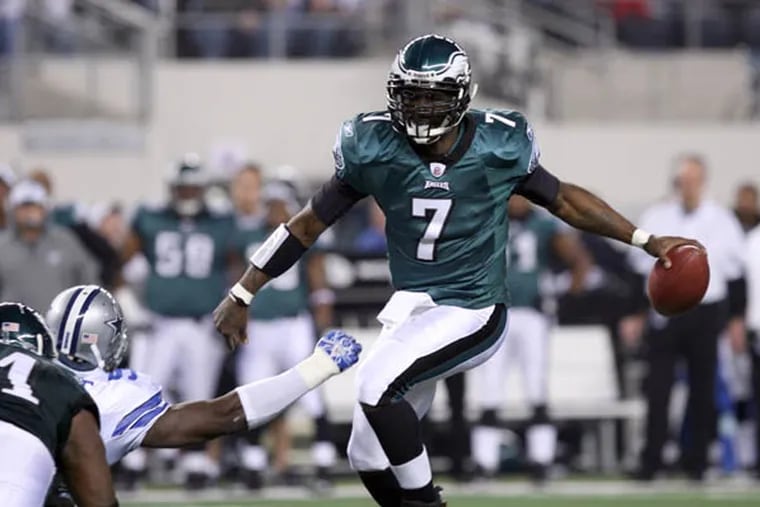 Michael Vick scrambling for the Eagles against the Cowboys.