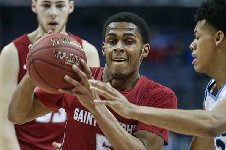 Robinson playing for St. Joseph's during the 2018 Atlantic 10 Conference tournament.