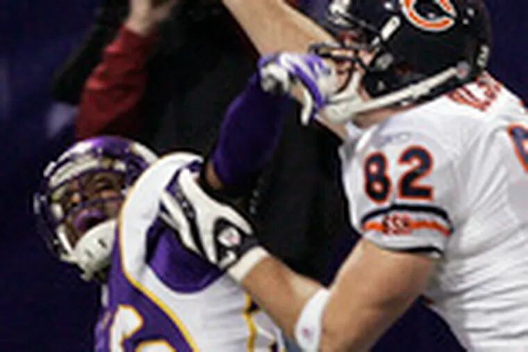 Vikings cornerback Antoine Winfield makes sure Bears tight end Greg Olsen (right) does not catch a first-quarter pass. Kyle Orton was behind center for Chicago, making his first start at quarterback in two years. The game ended too late for this edition.