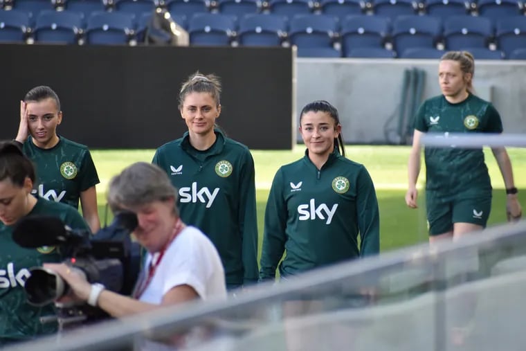 Havertown's Sinead Farrelly (center) and Sellersville's Marissa Sheva (right) are going to the World Cup on the Republic of Ireland's team.