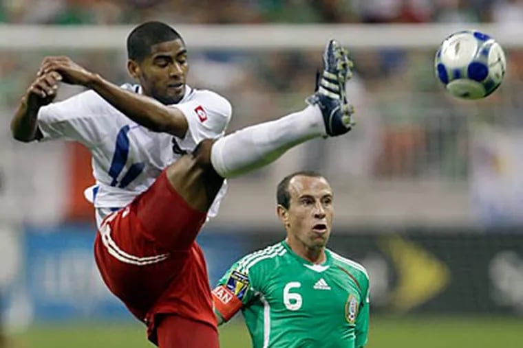 The Union has agreed to a deal with Panamanian defender Gabriel Gomez (left). (David J. Phillip/AP)