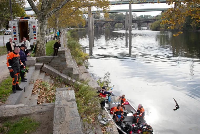 Philadelphia police prepare to search the Schuylkill River at Midvale and Kelly Drive on Tuesday morning for gun allegedly connected to a homicide. Photograph taken on Tuesday morning October 28, 2014. (ALEJANDRO A. ALVAREZ / STAFF PHOTOGRAPHER )
