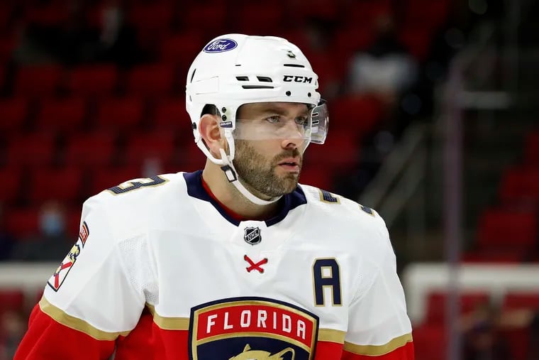 Florida Panthers defenseman Keith Yandle waiting for a faceoff against the Carolina Hurricanes last season. He signed a one-year deal Wednesday with the Flyers. Yandle holds the longest active ironman streak in the NHL at 922 consecutive regular-season games played.