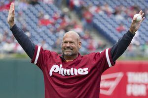 Darren Daulton's family believes the Phillies icon's struggles and cancer  were linked to the Vet's turf