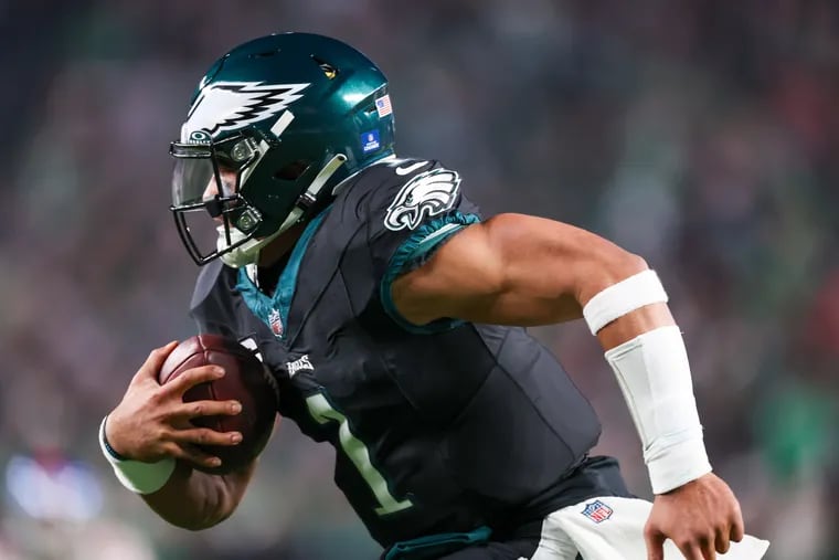 Jalen Hurts and the Eagles still have a chance at winning the NFC East, but they'll need the Cowboys to lose in Week 18 to have a shot.