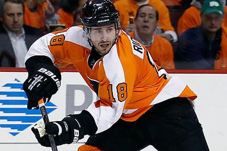 Flyers general manager Paul Holmgren described Mike Richards as "a hard guy to talk to sometimes." (Yong Kim/Staff file photo)