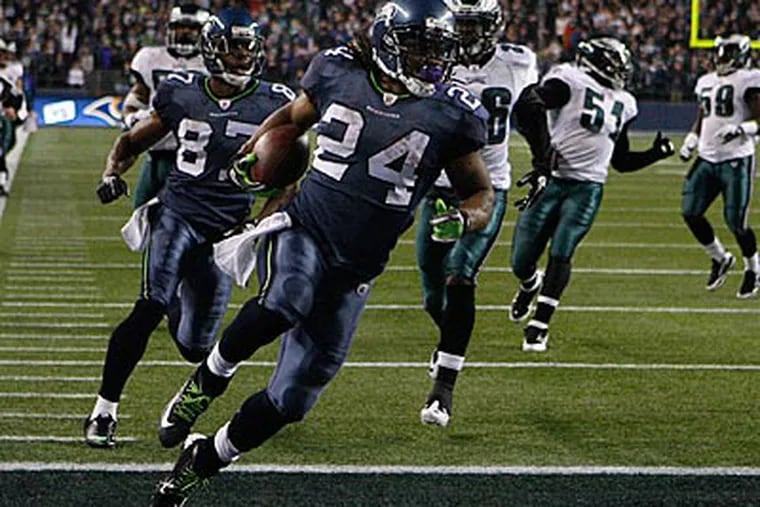 Seahawks running back Marshawn Lunch scores his second touchdown of the first half against the Eagles. (Ron Cortes/Staff Photographer)
