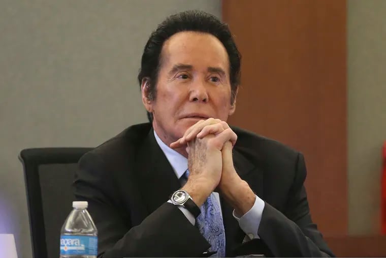 Wayne Newton takes the witness stand in the State of Nevada case against Weslie Martin, accused of burglarizing Newton's home, at the Regional Justice Center in Las Vegas, Tuesday, June 18, 2019. (Erik Verduzco / Las Vegas Review-Journal via AP)