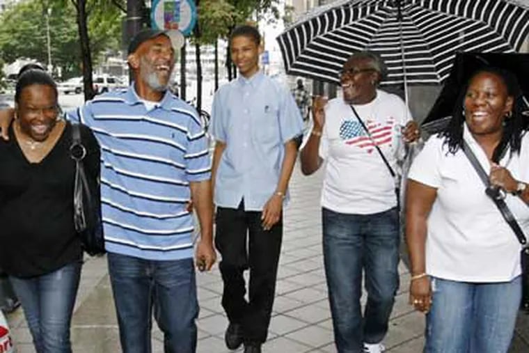 Kenneth Granger (2nd from left), leaves the Criminal Justice Center as a free man with, from left, Tanya Groomes, his daughter; Aaron Walker, his grandson; Vanessa Walker, mother of his children; and Deborah Taylor, his daughter. (Michael S. Wirtz / Staff Photographer)