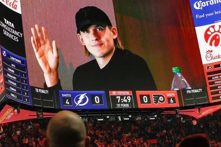 Flyers winger Oskar Lindblom was cheered by the crowd on Saturday.