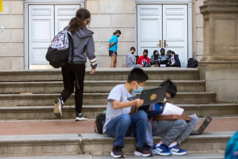 Philadelphia School District students, shown here in this May photo, will no longer be required to wear masks, except for the first 10 days of the 2022-23 school year, which begins Aug. 29.