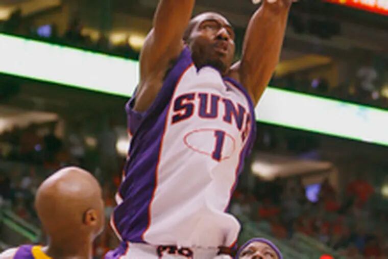 Phoenix&#0039;s Amare Stoudemire dunks over the Lakers&#0039; Kwame Brown (right) and Lamar Odom. Brown was little help to the Lakers yesterday in their opening-round playoff loss to the Suns.
