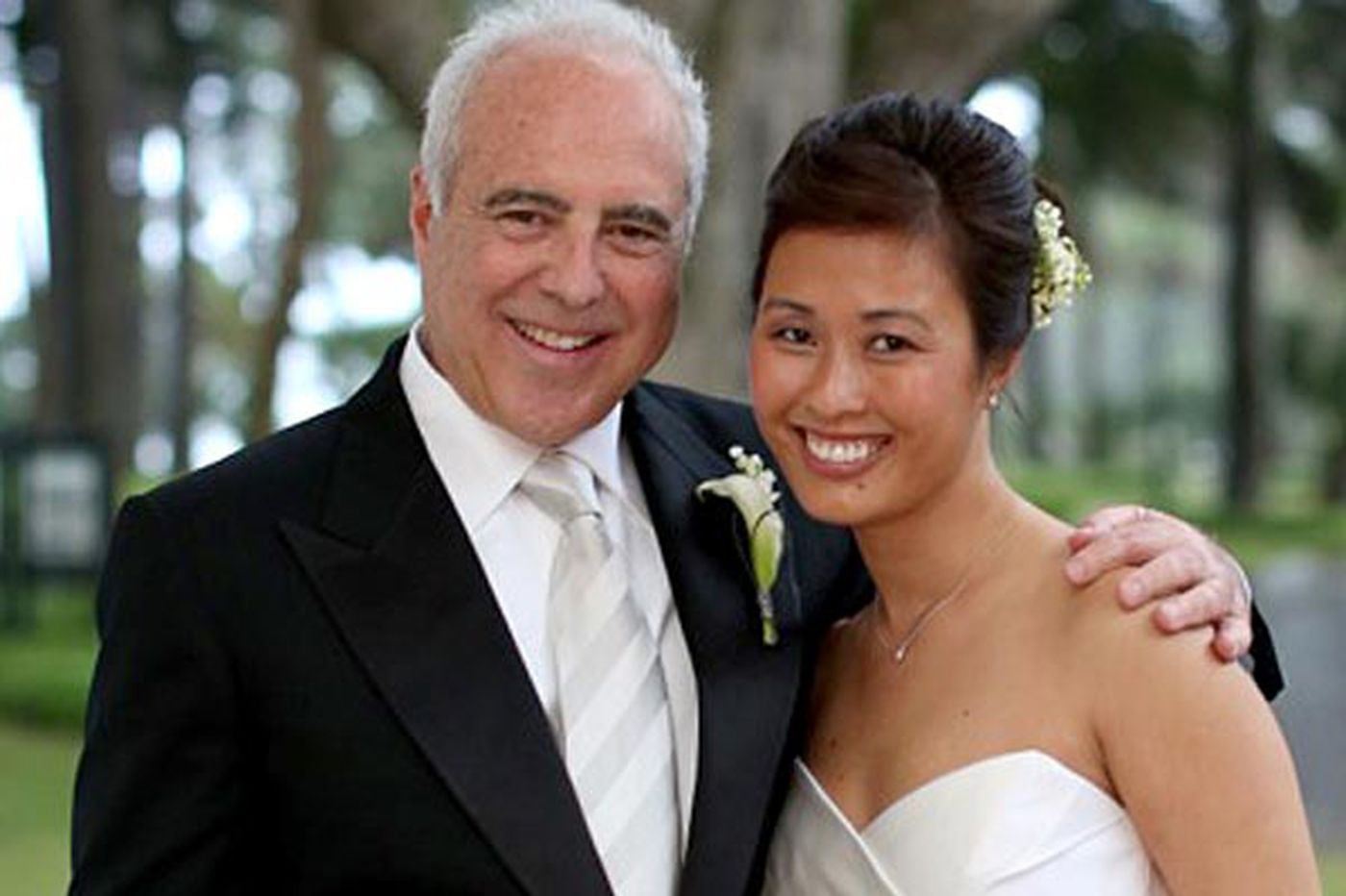 Eagles' Jeffrey Lurie marries Vietnam's Tina Lai