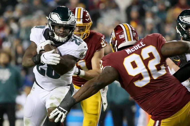 Eagles will need to run the ball effectively to beat the Bears on Sunday. Here, Wendell Smallwood runs past Redskins linebacker Ryan Kerrigan.