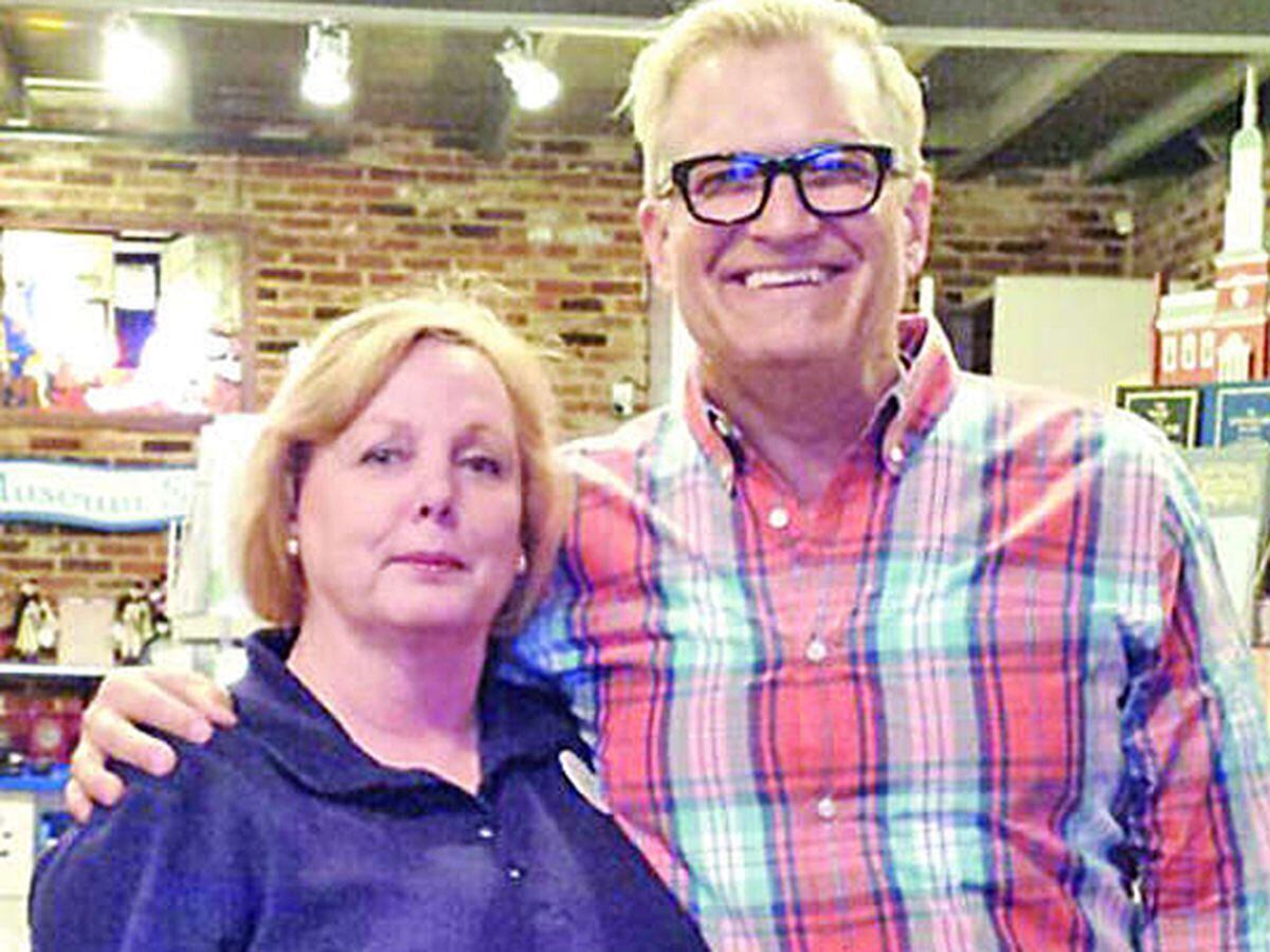 Drew Carey visits Betsy Ross House, other Old City landmarks.