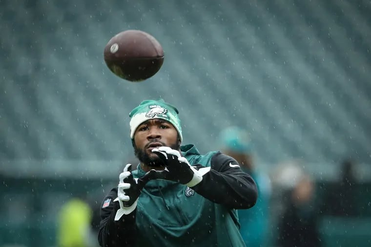 Philadelphia Eagles running back Miles Sanders warms up in the rain before the Eagles play the Jacksonville Jaguars at Lincoln Financial Filed in Philadelphia, Pa. on Sunday, Oct. 2, 2022.