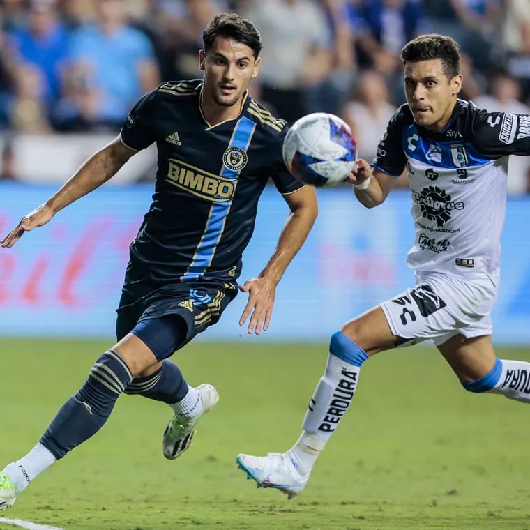 Julián Carranza (center) missed the Union's last game because of a concussion.