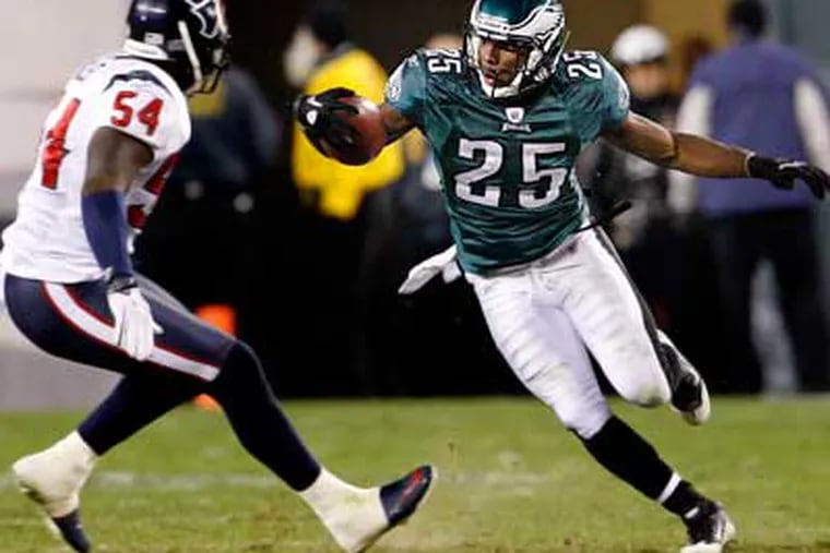 LeSean McCoy leads all running backs in receptions and receiving yards.  (Ron Cortes/Staff Photographer)