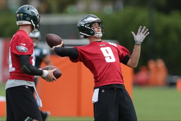 Eagles' Nick Foles throws during the Eagles practice at the NovaCare Complex in Philadelphia, PA on August 21, 2018. DAVID MAIALETTI / Staff Photographer