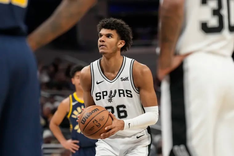 Dominick Barlow has played in 19 games with the Spurs this season, averaging 4.1 points, 3.4 rebounds, and 1.1 assists in 12.8 minutes.