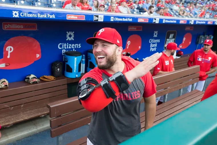 Tommy Hunter of the Phillies clowned around with the brace he must wear on his injured pitching arm before a game against the White Sox last August.
