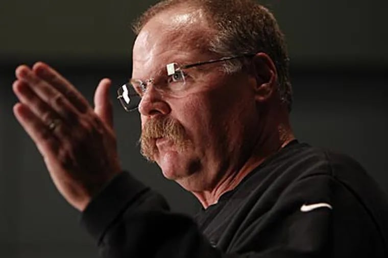Eagles coach Andy Reid relied more on the short game against the Giants. (David Maialetti/Staff Photographer)