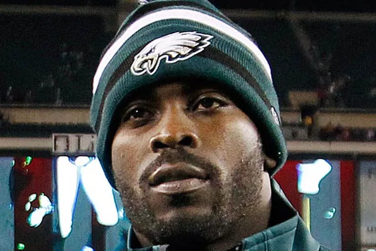 Eagles quarterback Michael Vick could not pass a test to be clear to play. (Michael Perez/AP)
