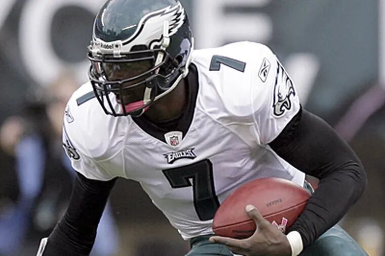 Michael Vick will be back under center for the Eagles this coming Sunday. (Yong Kim / Staff Photographer)
