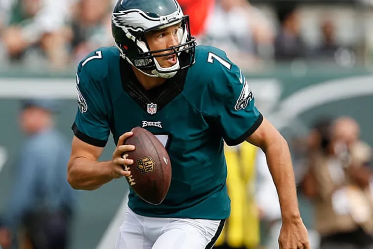 Philadelphia Eagles quarterback Sam Bradford (7) scrambles out of the
pocket against the New York Jets during the second quarter of an NFL
football game, Sunday, Sept. 27, 2015, in East Rutherford, N.J.