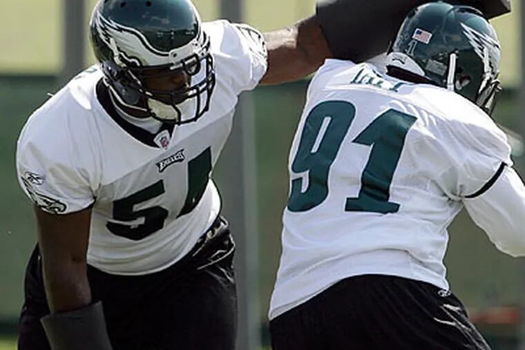 Darryl Tapp says he is "getting better every day" at Eagles training camp. (Yong Kim/Staff Photographer)