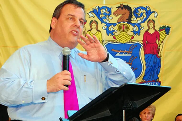 Gov. Christie promises initiatives in Camden. (Matt Katz / Staff)
