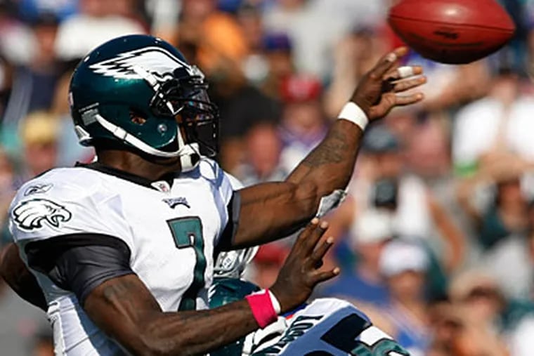 Michael Vick and the Eagles face the Cowboys on Sunday night. (Michael S. Wirtz/Staff Photographer)