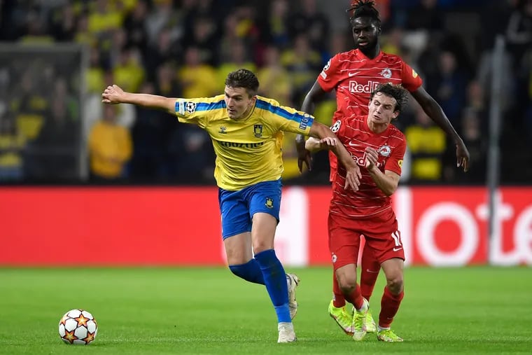 Mikael Uhre (left) played for Brøndby against Union alum Brenden Aaronson (center) and Red Bull Salzburg in a UEFA Champions League qualifying playoff series last August.