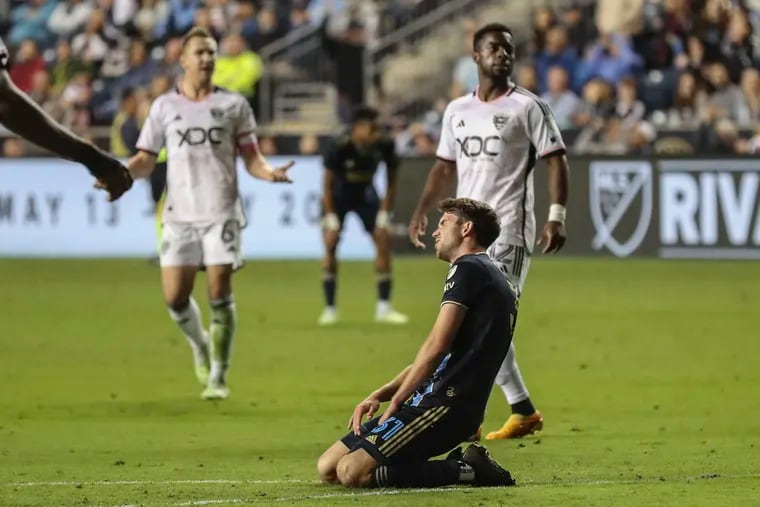 Union midfielder Leon Flach has to deal with a major injury for the second straight year.