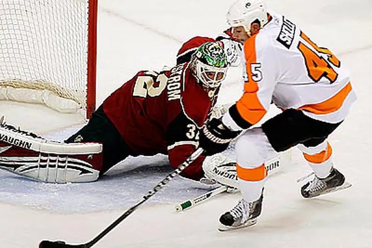 Jody Shelley scored one of the Flyers' six goals in their win over the Minnesota Wild. (Paul Battaglia/AP)
