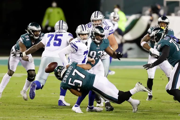 Eagles linebacker T.J. Edwards forces a fumble on Dallas Cowboys quarterback Ben DiNucci during the fourth quarter  on Sunday, November 1, 2020.