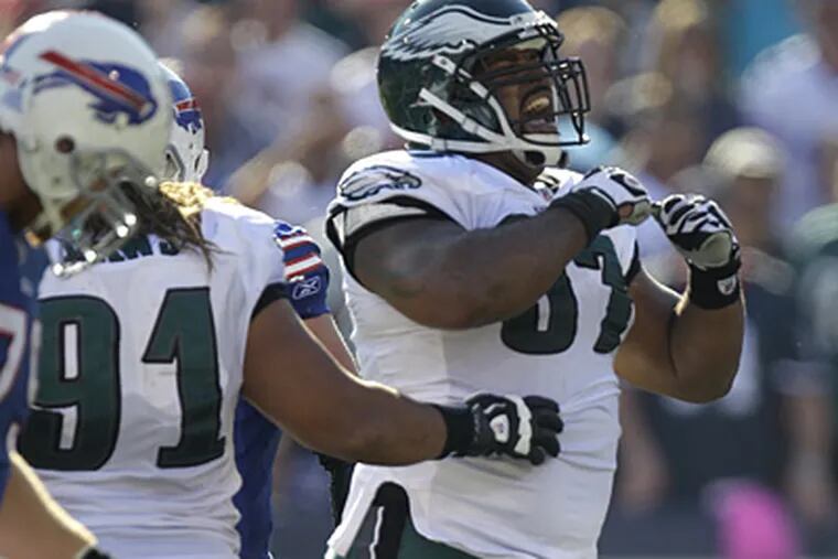 For Cullen Jenkins and the Eagles, making plays is the focus. (AP Photo/David Duprey)