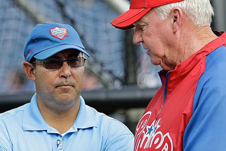 Philadelphia Phillies manager Charlie Manuel, right, and the Phillies
general manager Ruben Amaro have an on-field discussion before the
Phillies spring training baseball game against the Toronto Blue Jays
in Clearwater, Fla., Saturday, March 31, 2012.  (Kathy Willens/AP)