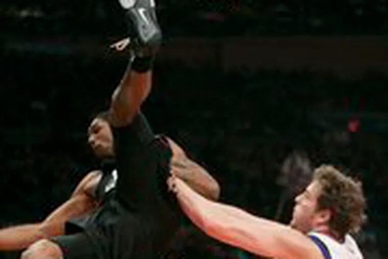 The Sixers&#0039; Lou Williams goes airborne after being fouled by the Knicks&#0039; David Lee (right).