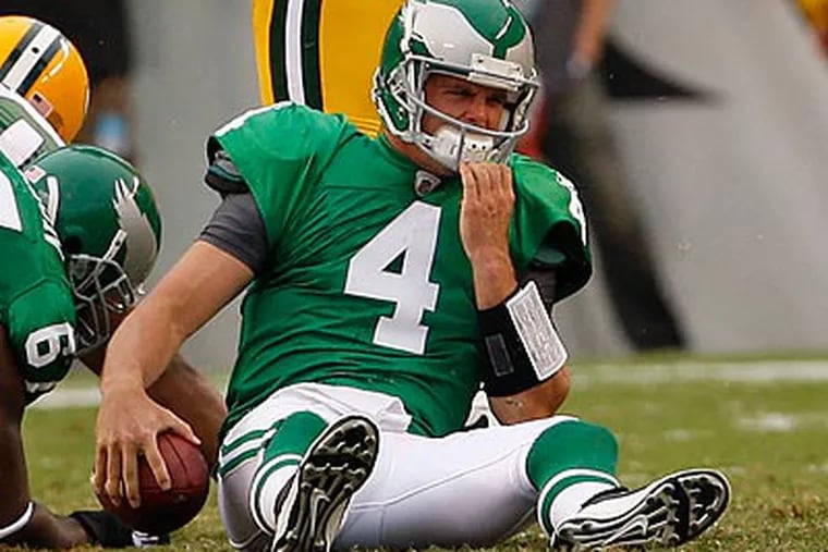 Kevin Kolb couldn't generate any offense for the Eagles before being knocked out of the game with a concussion. (Ron Cortes/Staff Photographer)