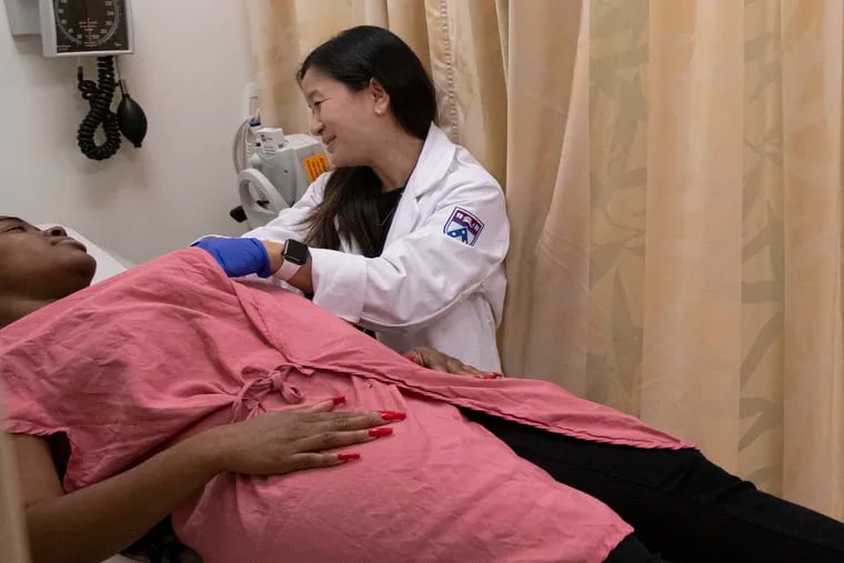Victoria Mui demonstrates the procedures for a breast exam on a woman at Penn Medicine.
