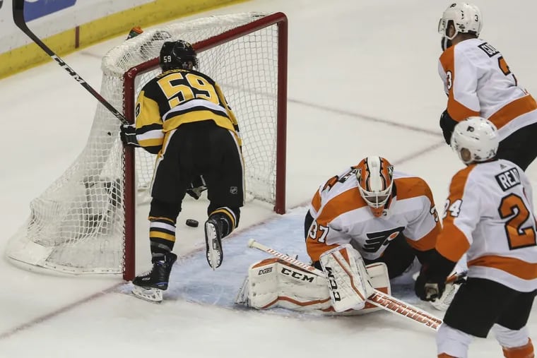 Flyers goalie Brian Elliott couldn’t stop the Penguins’ Jake Guentzel from scoring in Game 1.